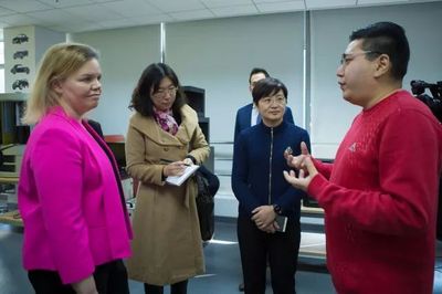 美國駐滬副總領事參觀基地，深化中美交流合作